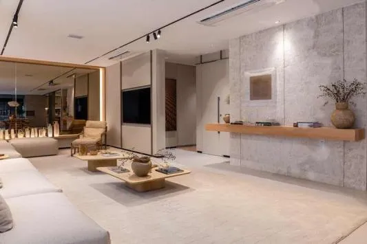 Conforto e Vista Poente no 11º Andar: 215m² e 4 Suítes no Setor Oeste!