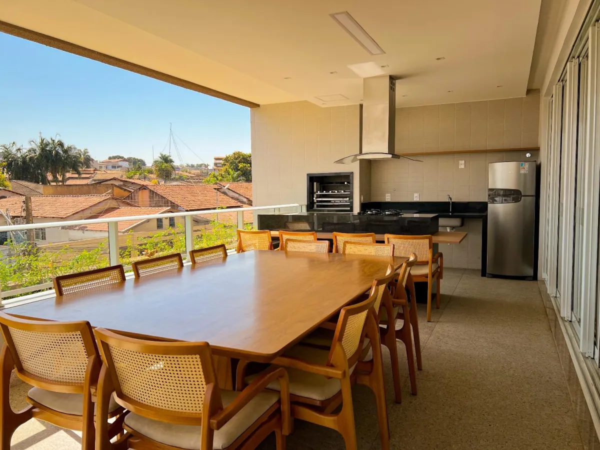 Apartamento Exclusivo de 3 Quartos com Vista para o Pôr do Sol no 13º Andar!