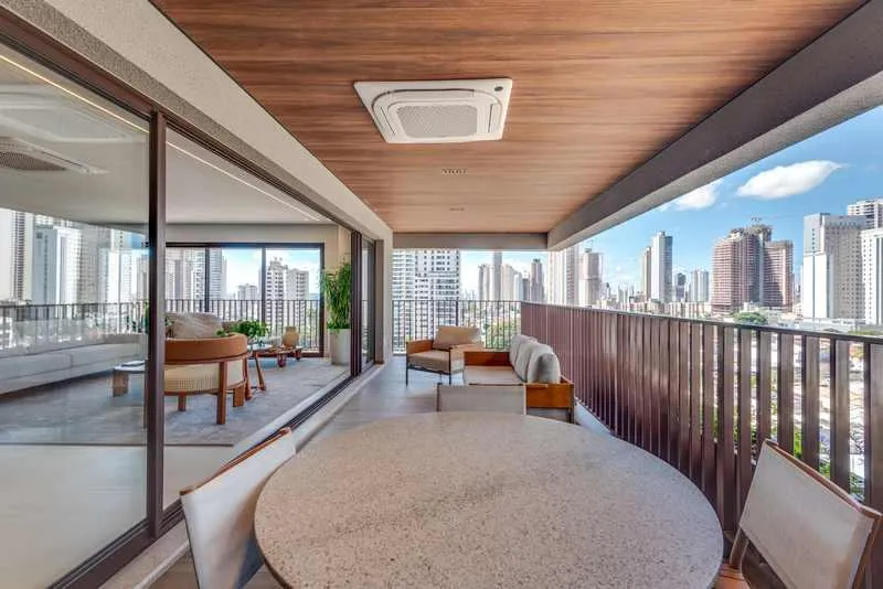 Exclusividade no Topo: Apartamento Personalizado de 3 Suítes no Deck 23!