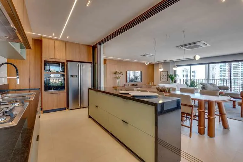 Exclusividade no Topo: Apartamento Personalizado de 3 Suítes no Deck 23!