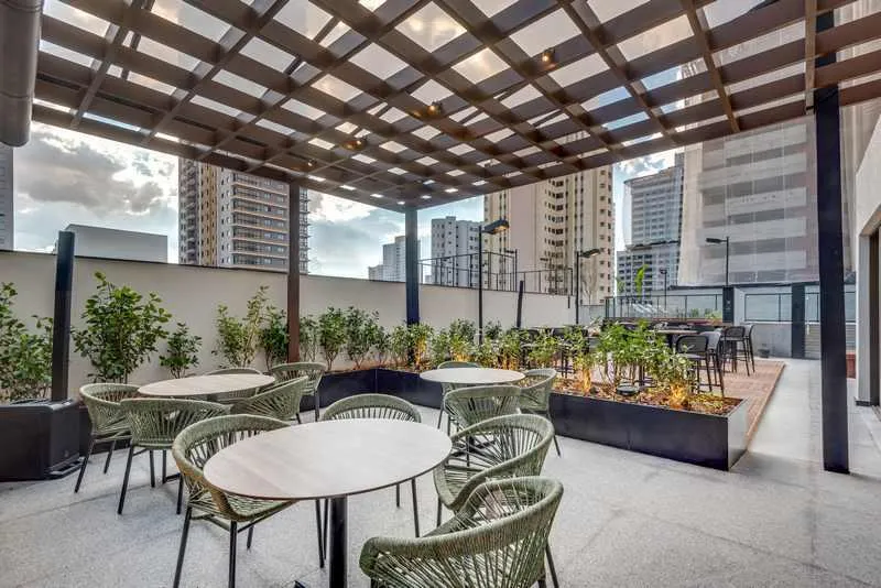 Sol da Manhã e Conforto: Apartamento Padrão de 206,60 m² no Deck 23!