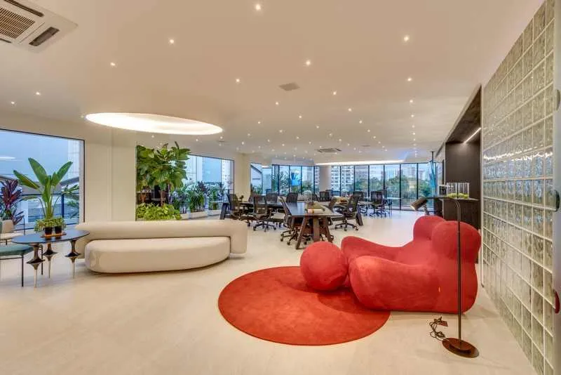 Sala Corporativa de 70,14 m² no 25º Andar: O Ápice do Sucesso!