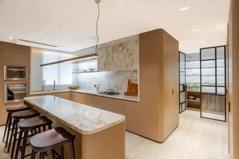 Espaço e Luxo nas Alturas: 351m² e 12 Vagas no City Park Palace