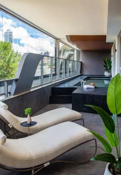 Andar Alto no City 23: Sua Mansão Suspensa de 543,74 m² by Pininfarina